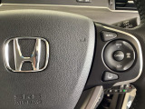 ハンドルにHondaセンシング系のクルーズコントロールやレーンキープアシストなどのスイッチが装備されています。ハンドルから手を離さず安全に操作できます。