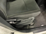 痛みの出やすい運転席シートの角、フロアマット、座面、ともに良好です