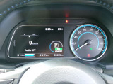 メーター左側に、様々な車両情報を表示してくれる、ディスプレイがついています。
