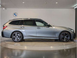 ☆BMWの前後重量配分50:50はエンジン自体をフロントタイヤよりも後ろにずらし、通常はエンジンルーム内に搭載される重量物であるバッテリーをトランクに移動させるなどして実現されています☆