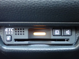 ■【ETC車載器】が装備されています。セットアップをしてお渡しとなり、ETCカードを差し込むだけで高速道路の利用が可能です。