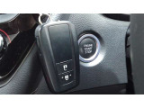 【スマートキー】エンジン始動はブレーキを踏みながらエンジンスイッチを押すと始動します♪