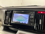 後方の死角をしっかりカバーするバックカメラ付き。駐車が苦手な方にも安心です。