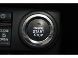 スマートエントリー&プッシュスタートはキーをバッグ等に携帯している時にブレーキを踏んでスタートボタンを押すとエンジンが始動します。車内に忘れた場合にはロック出来ませんので締め忘れの心配もなくなります!