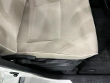痛みの出やすい運転席シートの角、フロアマット、座面、ともに良好です
