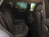 後部座席も気になるようなキズ・汚れやへたり等、大きなダメージはなく、良好な状態です。