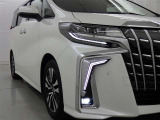 フォグランプ装着車です。暗い夜道の車両前方を明るく照らします