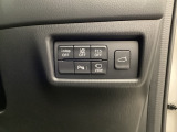 各種機能の切替スイッチは運転席パネル下に集約されています。任意で切り替え可能なため状況に合わせてお使いください。
