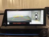 【パノラミックビューモニター】専用のカメラにより、上から見下ろしたような視点で360度車の周囲を確認することができます。