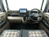 ◆視界広々で非常に運転しやすくロングドライブでも疲れを感じさせないすっきりとまとまったインパネ周りです。