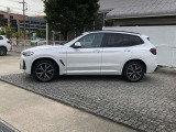 正規ディーラーのBMW専門メカニックが360&deg;納車前点検を徹底的にチェックいたします。点検整備料は車両価格に含まれ、法令12カ月点検が必要な場合も車両価格に含まれます。