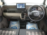 運転にかかわる様々な操作を安全に行えるように視点移動が少なく、操作性に配慮されたスイッチ類が凝縮されたコクピットです。