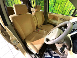 運転席シート廻りは使用感も少なく、良好な状態となっています。丁寧に使われていたことがよくわかりますね。
