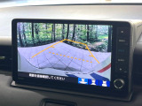 【バックカメラ】駐車時に後方がリアルタイム映像で確認できます。大型商業施設や立体駐車場での駐車時や、夜間のバック時に大活躍!運転スキルに関わらず、今や必須となった装備のひとつです!