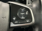 アクセルから足を離しても設定したスピードを保ち走行し、高速道路での疲労軽減に役立つクルーズコントロール、暖房が効くまでの間に手のひらをじんわり暖めてくれるステアリングヒーター付きです!