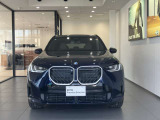 【BMWの伝統-1】BMWの特徴的な&ldquo;キドニーグリル&rdquo;は、80年以上続く伝統の形でございます。変わらないこだわりのデザインが、プレミアムブランド&ldquo;BMW&rdquo;を創り出します。