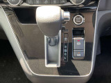 運転席まわりの画像です。