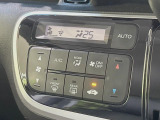 【オートエアコン】一度お好みの温度に設定すれば、車内の温度を検知し風量や温度を自動で調整。暑い&hellip;寒い&hellip;と何度もスイッチ操作をする必要はありません。快適な車内空間には必須の機能ですね♪