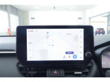 ディスプレイオーディオを装備。スマホとクルマをつなぐことで、これまでのナビに加えて、いろんなサービスが楽しめます。