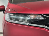 LEDヘッドライトは、点灯の瞬間から最大光量を発揮し、突然暗くなるトンネルなどでの安定感を高めます。