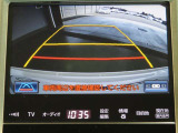 バックモニター付きです。モニターにはガイド線も表示されます。