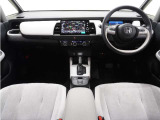 ◆視界広々で非常に運転しやすくロングドライブでも疲れを感じさせないすっきりとまとまったインパネ周りです。