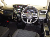運転席まわりです。 各操作スイッチは使いやすい位置に配置されてます。