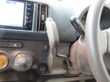 握りやすいコラムシフトのお車です。