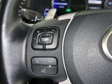 ステアリングスイッチ装備!運転しながら手元でオーディオの操作などができます。