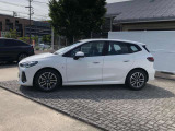 正規ディーラーのBMW専門メカニックが360&deg;納車前点検を徹底的にチェックいたします。点検整備料は車両価格に含まれ、法令12カ月点検が必要な場合も車両価格に含まれます。