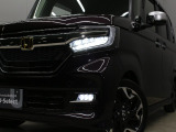 【LEDヘッドライト】悪天候や夜間走行時も良好な視界を確保し安心して運転できる高輝度LEDヘッドライトを装備!点灯速度が早く、消費電力も抑えられています!!