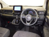 運転席まわりです。 各操作スイッチは使いやすい位置に配置されてます。