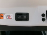 パワーバックドア機能付きです。高さや重さでバックドアの開閉って意外と大変ですが、電動で楽々です!