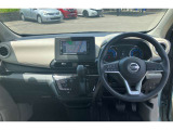 視界も広くゆったりとしているので、どなたでも運転しやすい車になっています!.