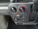マニュアルエアコン。