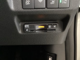 ハンドルの右下にETCがついています。高速道路の料金所の通過も楽々です!。カードの取り出しもしやすい場所についています。
