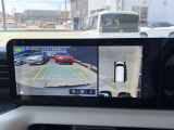 車を空から見たような映像が映る、アラウンドビューモニターで車両周辺の安全確認も一目でできます!小さなお子様や障害物も確認できるので、運転のし易さだけではなく事故防止にも役立ちます♪