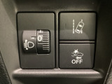 ハンドルの右側にはヘットライトリベライザーとHondaセンシング用のメインスイッチがついています。ヘッドライトリベライザーは道路状況や積荷の加重に応じてライトの高さを調節できます。