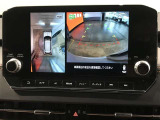 パノラミックビューモニター付きです。車両を上から見たような映像をディスプレイオーディオ画面に表示。運転席からの目視だけでは見にくい、車両周辺の状況をリアルタイムでしっかり確認できます。