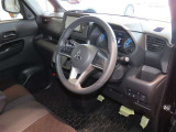 見通しのよいすっきりとした視界で、誰でも運転しやすいです。運転のしやすさは疲れにくさにも繋がりますよ♪