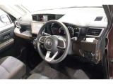 ■見通しのよいすっきりとした視界で、誰でも運転しやすいです。運転のしやすさは疲れにくさにも繋がりますよ♪