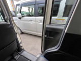 ☆お車についた傷やヘコミ、事故の修理もハヤシにお任せください。自社鈑金工場で修理ができますの安心です☆