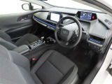 シンプルで使いやすいデザインの運転席です。