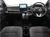 ◆視界広々で非常に運転しやすくロングドライブでも疲れを感じさせないすっきりとまとまったインパネ周りです。