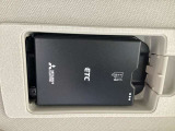 ETCももちろん搭載。いちいち料金所で停車する必要なんて当然ないです。スムーズにストレスなくドライブをお楽しみください。(※支払総額にセットアップ費用は含まれておりません。)