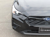 カーブや交差点を曲がる時に、ステアリング操作に連動して進行方向の先を照射!!車両や歩行者をいち早く確認できるなど、夜間走行の安全性を高めます!!