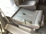 リアシートは簡単に倒すことができるので、ラゲッジルームも広がります。