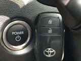 エンジンスタートスイッチです。キーが車内にあれば、エンジンの始動や停止はスイッチを押すだけ!キーを取り出す手間を省き、ワンプッシュで操作できるので簡単でスムーズです。