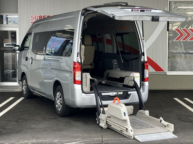 NV350キャラバン  2.5 チェアキャブ 車いす2名仕様 ディーゼルターボ 4WD