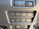 左側オートスライドドアの開閉スイッチが運転席にあるので、運転席に座ったままスライドドアの開閉が可能です◎荷物を持ったままドアを開けるとき、人を迎えに行ったとき想像してください。。。便利ですよね!